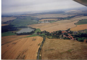 Letecký snímek Vernýřova s rybníkem Bezděkov